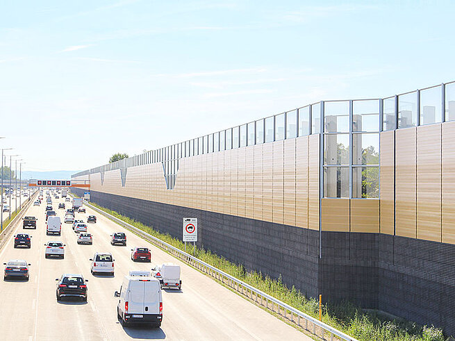 Lärmschutzwand an der vierspurig ausgebauten A2 bei Wiener Neudorf