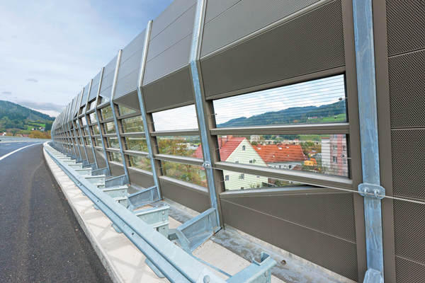 Lärmschutzwand mit transparenten Elementen