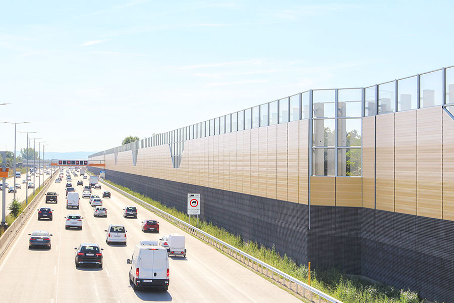 Lärmschutzwand an der vierspurig ausgebauten A2 bei Wiener Neudorf