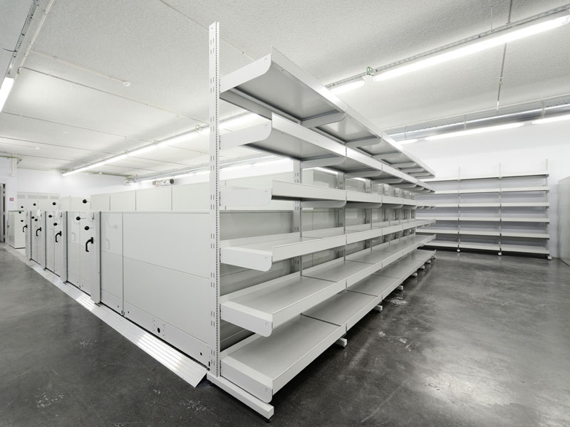 Unterschiedliche Archivregale des französischen Staatsarchivs