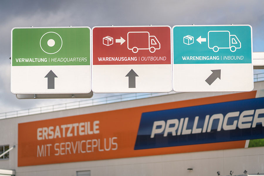 Beschilderung Firmenleitsystem Kragarm: Verwaltung, Warenausgang, Wareneingang