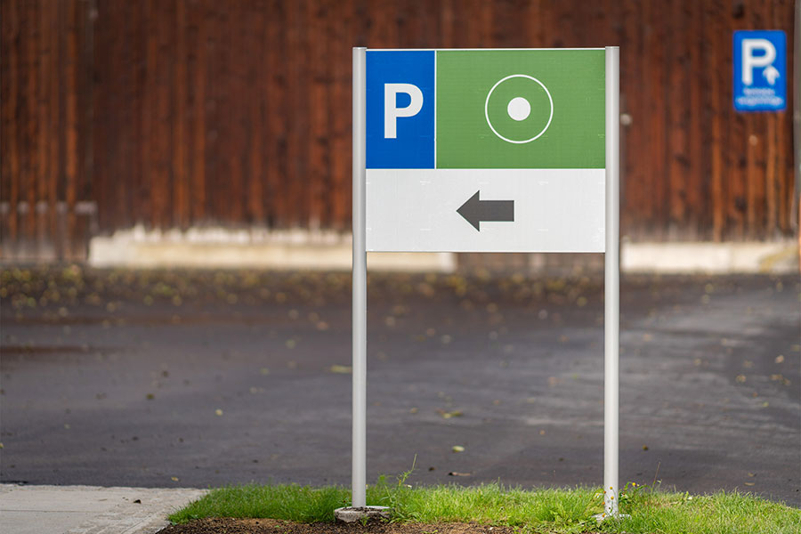 Wegweiser Firmenleitsystem CF40: Parkplatz