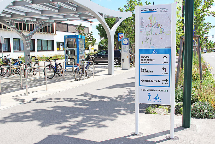 Übersichtstafel Fußgängerleitsystem Wiener Neudorf