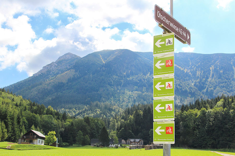 Radwegschilder an der Ötschweriese
